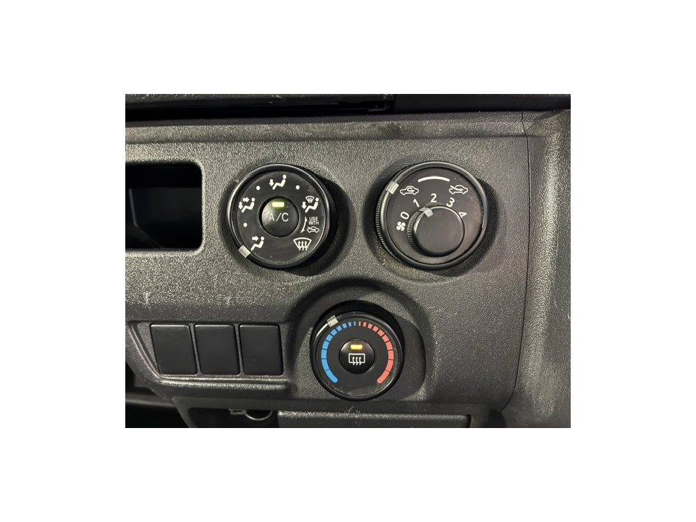2017 Toyota Hiace =2WD= 6 SEATER / 3L DIESEL