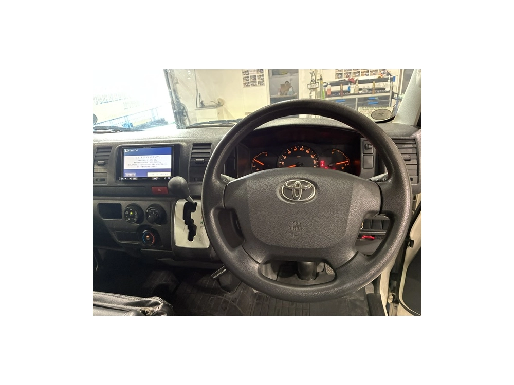2017 Toyota Hiace =2WD= 6 SEATER / 3L DIESEL