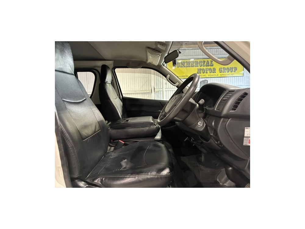 2017 Toyota Hiace =2WD= 6 SEATER / 3L DIESEL