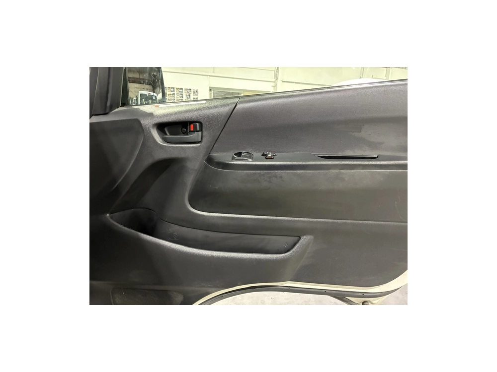 2017 Toyota Hiace =2WD= 6 SEATER / 3L DIESEL