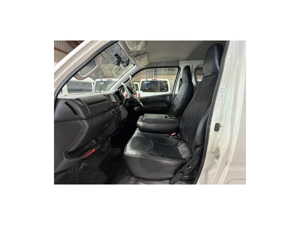 2017 Toyota Hiace =2WD= 6 SEATER / 3L DIESEL