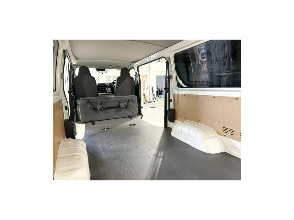 2019 Toyota Hiace = 6 SEATERS = TIMBER FLOOR