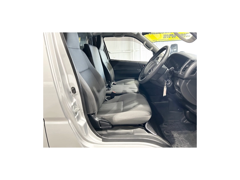 2020 Toyota Hiace = FULL TIME 4WD = 