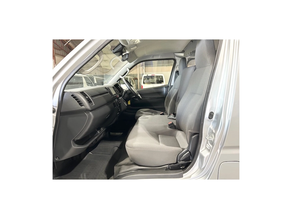 2020 Toyota Hiace = FULL TIME 4WD = 