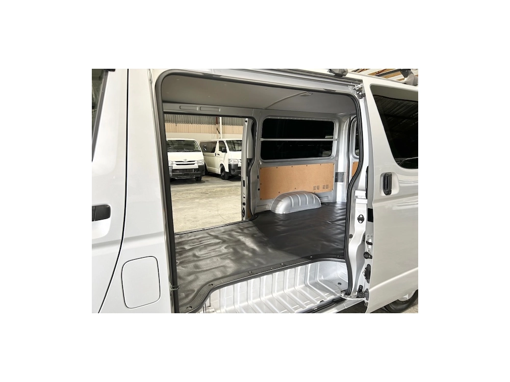 2020 Toyota Hiace = FULL TIME 4WD = 