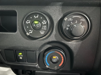 2016 Toyota Hiace LWB **10 SEATERS**