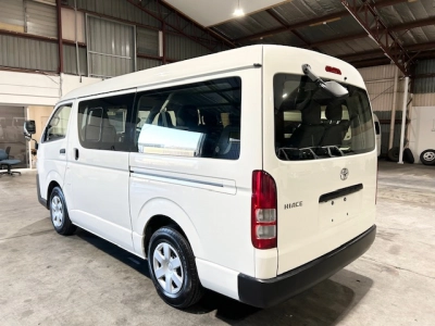 2016 Toyota Hiace LWB **10 SEATERS**