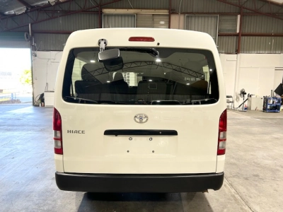 2016 Toyota Hiace LWB **10 SEATERS**