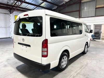 2016 Toyota Hiace LWB **10 SEATERS**