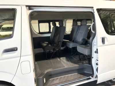 2016 Toyota Hiace LWB **10 SEATERS**