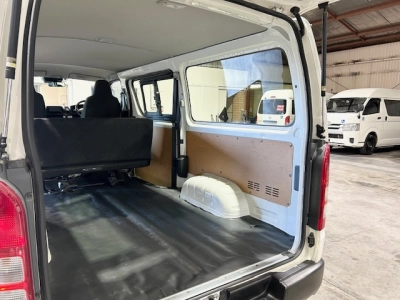 2019 Toyota Hiace ==== 6 Seaters ====