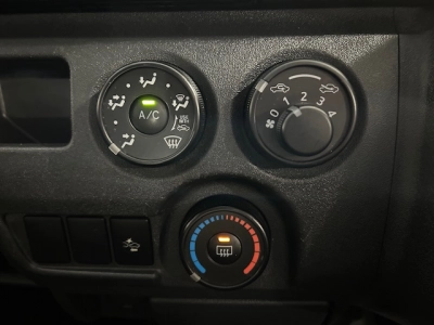 2019 Toyota Hiace ==== 6 Seaters ====
