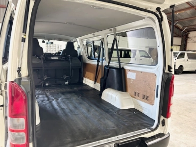 2019 Toyota Hiace =4x4= 6 or 9 Seaters