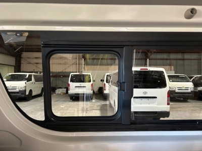 2019 Toyota Hiace =4x4= 6 or 9 Seaters
