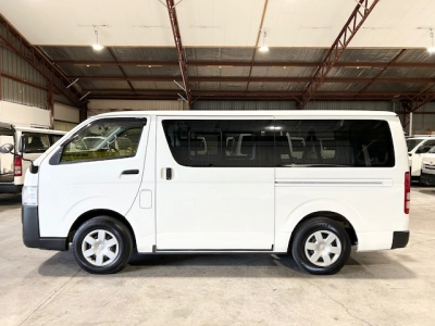 2019 Toyota Hiace =4x4= 6 or 9 Seaters