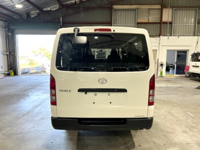 2016 Toyota Hiace Super Low 103kms === FULL TIME 4WD===