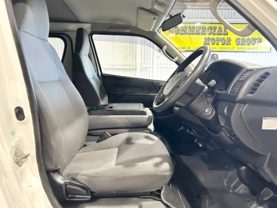 2016 Toyota Hiace Super Low 103kms === FULL TIME 4WD===