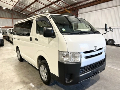 2016 Toyota Hiace Super Low 103kms === FULL TIME 4WD===