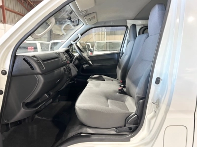 2016 Toyota Hiace Super Low 103kms === FULL TIME 4WD===