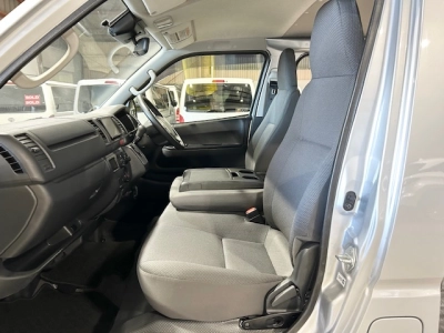 2019 Toyota Hiace == Super Low 104km == *** 4WD 4WD 4WD ***