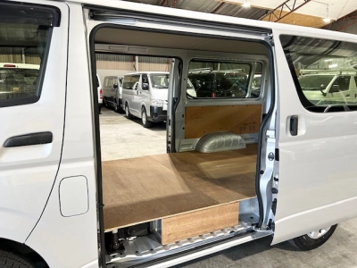 2019 Toyota Hiace == Super Low 104km == *** 4WD 4WD 4WD ***