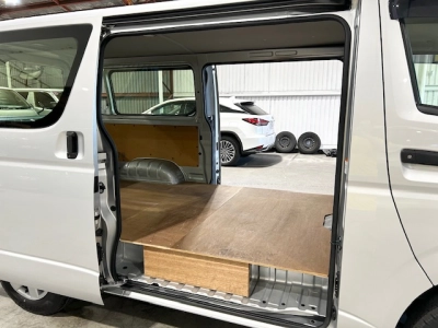 2019 Toyota Hiace == Super Low 104km == *** 4WD 4WD 4WD ***
