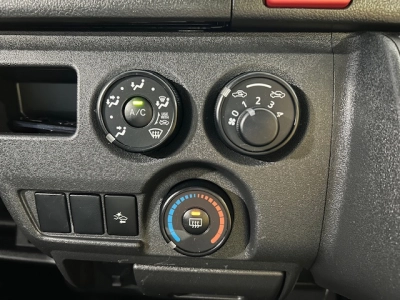 2019 Toyota Hiace == Super Low 104km == *** 4WD 4WD 4WD ***