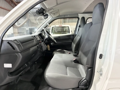 2022 Toyota Hiace 4X4 FACELIFT MODEL / 6 SEATER!!