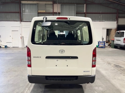 2018 Toyota Hiace 2.8L *** $4000 REDUCED *** --6 SEATERS--