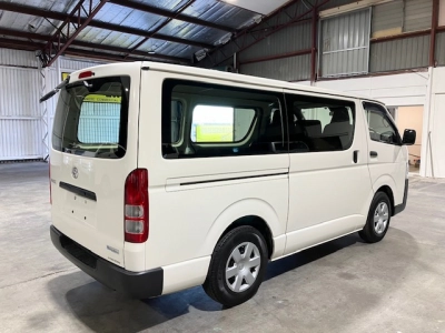 2018 Toyota Hiace 2.8L *** $4000 REDUCED *** --6 SEATERS--
