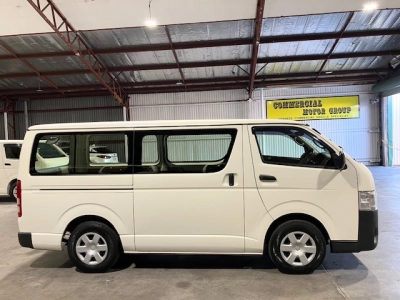 2018 Toyota Hiace 2.8L *** $4000 REDUCED *** --6 SEATERS--