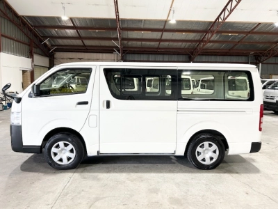 2020 Toyota Hiace =4x4= Dual Airbags ** FULL OPTION **