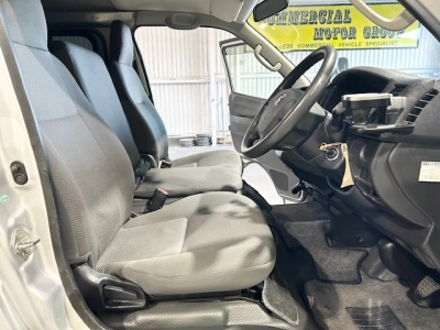 2015 Toyota Hiace =4X4= 