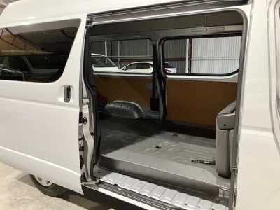 2016 TOYOTA HIACE LWB **LAST HIGHROOF** WAS $38,995 NOW$34,995