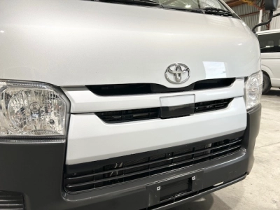 2020 Toyota Hiace = FULL TIME 4WD = 