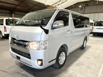 2018 Toyota Hiace = 4X4 = SUPER GL ** FULL OPTIONS **