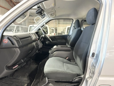 2018 Toyota Hiace = 4X4 = SUPER GL ** FULL OPTIONS **