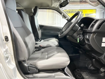 2018 Toyota Hiace LWB +++ $4300 Reduced +++ 3 / 6 / 9 SEATERS