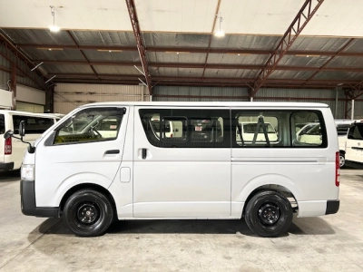2018 Toyota Hiace LWB +++ $4300 Reduced +++ 3 / 6 / 9 SEATERS