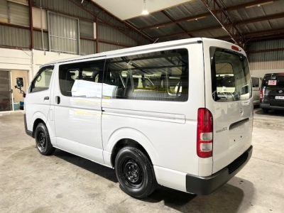 2018 Toyota Hiace LWB +++ $4300 Reduced +++ 3 / 6 / 9 SEATERS