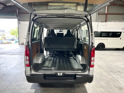 2018 Toyota Hiace LWB +++ $4300 Reduced +++ 3 / 6 / 9 SEATERS