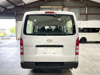 2018 Toyota Hiace LWB +++ $4300 Reduced +++ 3 / 6 / 9 SEATERS