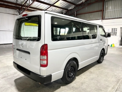 2018 Toyota Hiace LWB +++ $4300 Reduced +++ 3 / 6 / 9 SEATERS