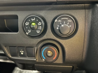 2018 Toyota Hiace LWB +++ $4300 Reduced +++ 3 / 6 / 9 SEATERS