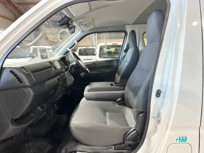 2021 Toyota Hiace Facelift Model =4X4= 6 Seater - Parking Sensors 