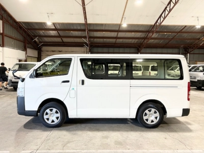 2021 Toyota Hiace Facelift Model =4X4= 6 Seater - Parking Sensors 