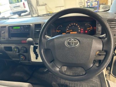 2015 Toyota Hiace = 4x4 = 3L Diesel 