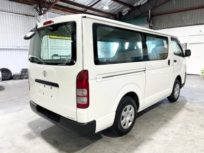 2015 Toyota Hiace = 4x4 = 3L Diesel 