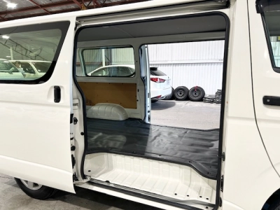 2015 Toyota Hiace 4X4_ 3L Diesel_ 4WD_ $1000 REDUCED for Fuel