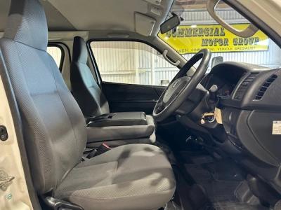 2015 Toyota Hiace 4X4_ 3L Diesel_ 4WD_ $1000 REDUCED for Fuel